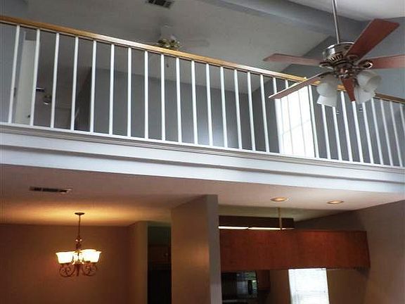 5th image of 301 Yorkshire Cir