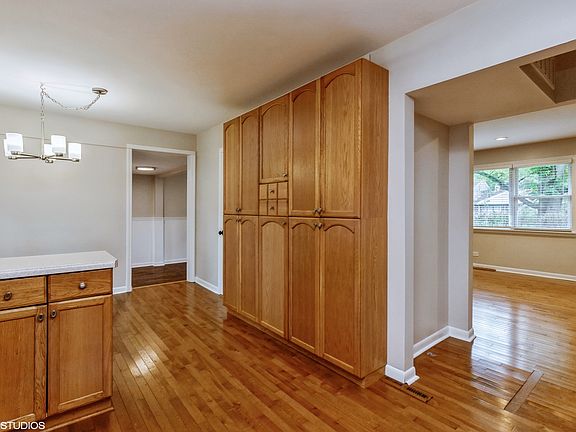 5th image of 16070 W Des Plaines Dr