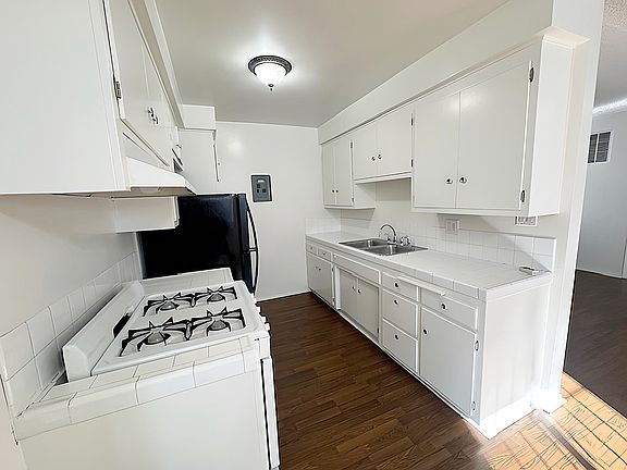 4th image of 5032 Maplewood Ave APT 207