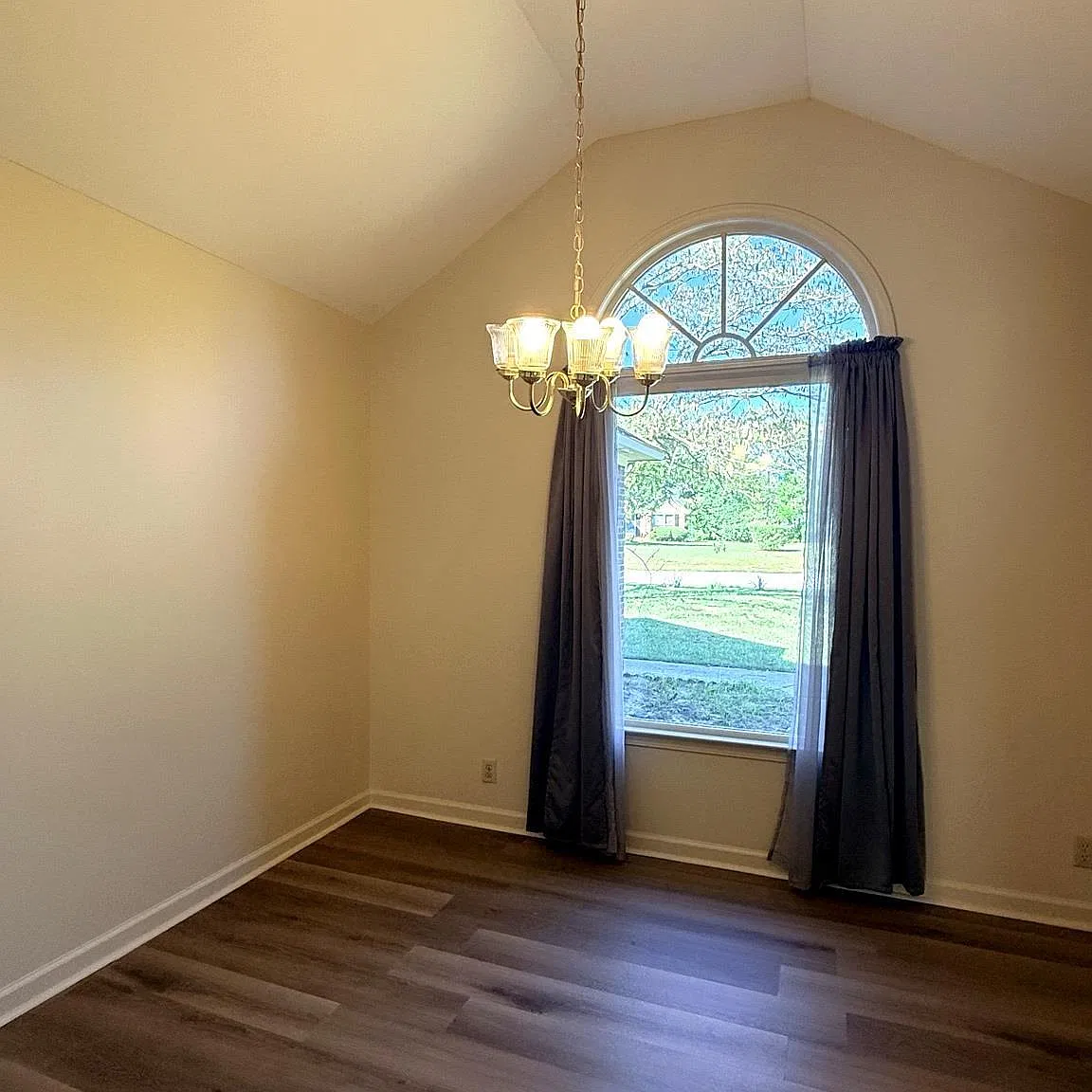 3 bed, 1393 sqft, $1,850 — Photo 3