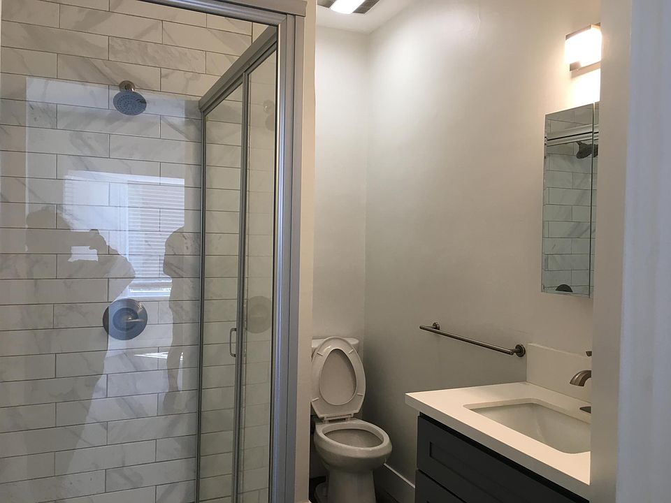 2nd image of 403 W 3rd St Unit I