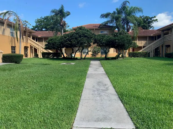4799 Via Palm Lakes, West Palm Beach, FL