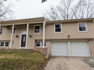 68 Timber Hill Rd, Buffalo Grove, IL 60089