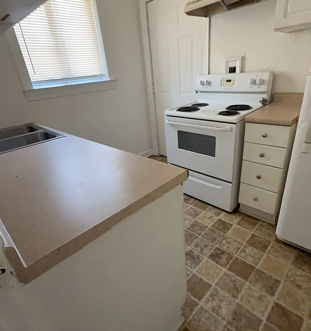2 bed, 850 sqft, $950 — Photo 2