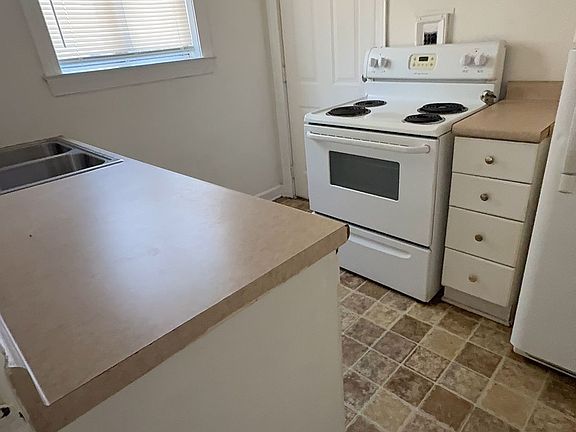 2nd image of 206 Laurens St Unit J3