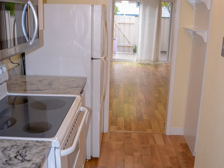 1433 Terra Nova Blvd — Photo 9