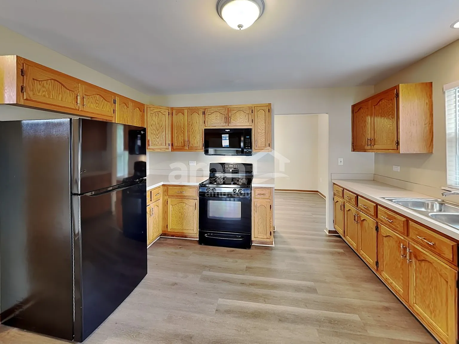 3 bed, 2.5 bath, 2083 sqft, $3,120 — Photo 4