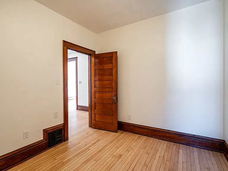 third bedroom (no closet)
