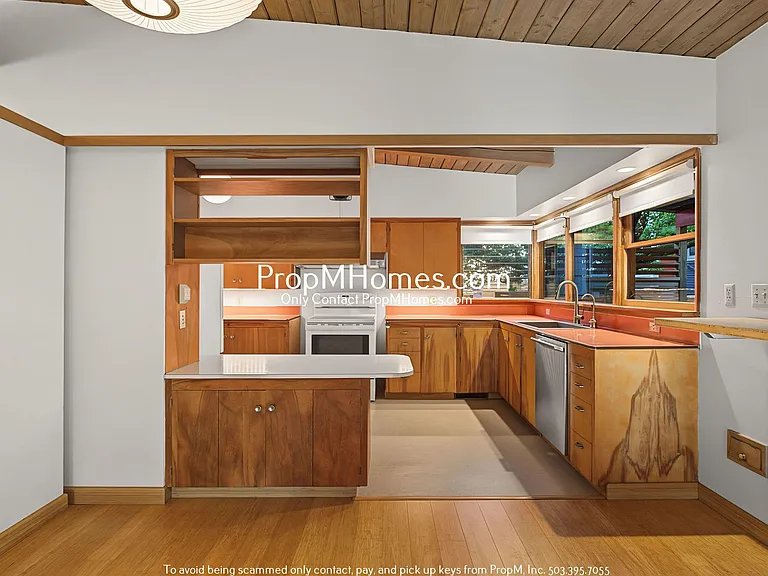 1027 SE 23rd Ave — Photo 7