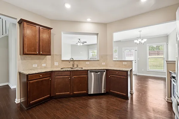 1190 Hampton Oaks Dr — Photo 7