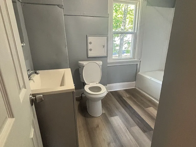 681 Moreley Ave — Photo 10