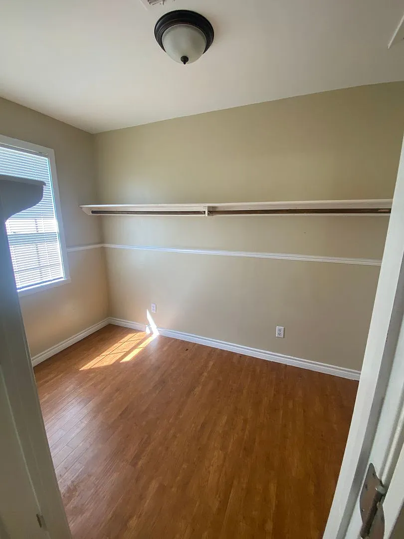 Spacious 4 Bed, 2 Bath Home — Photo 3