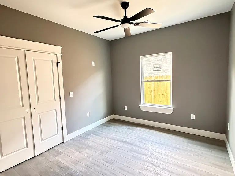 385 W Smith St — Photo 6