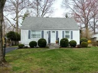 76 Highlawn Rd, Fairfield, CT 06824