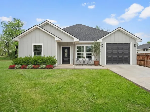 207 N Harrison St, McGregor, TX 76657