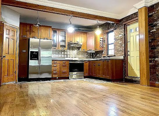 3rd image of 118 16th St #14