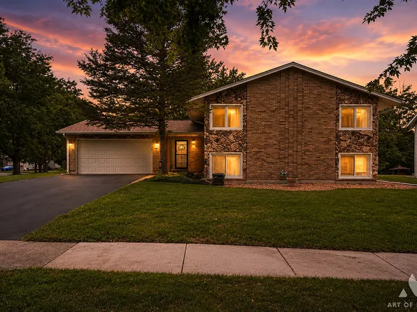 523 Concord Ln, Bolingbrook, IL 60440