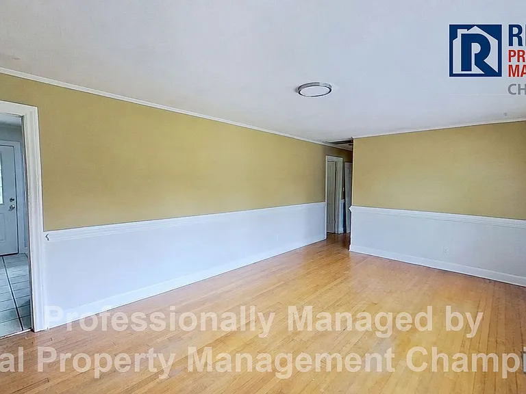 214 Huntington Rd — Photo 2