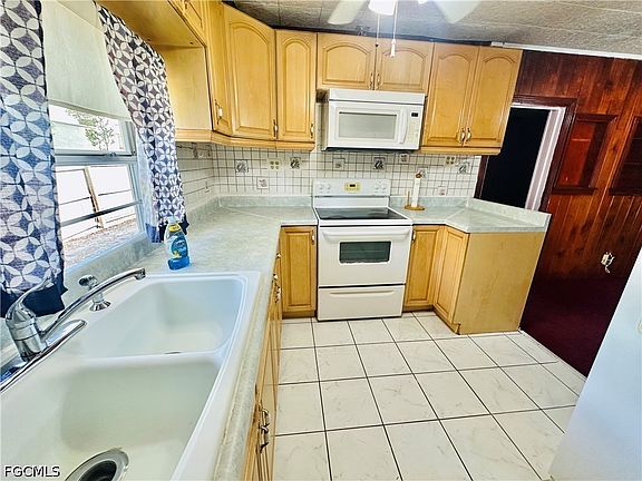 5th image of 4428 Bessie Ave