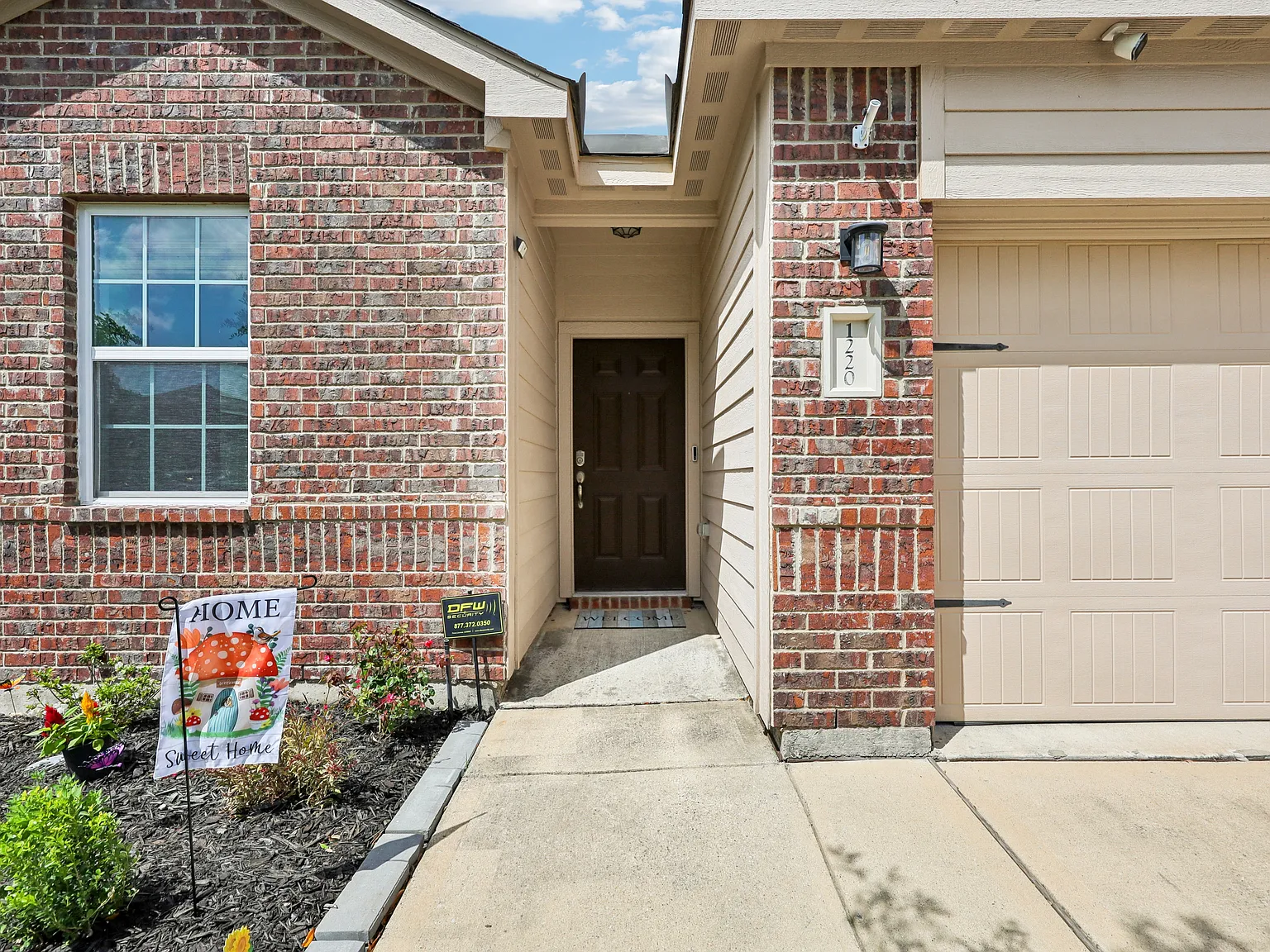 3 bed, 1619 sqft, $2,200 — Photo 2