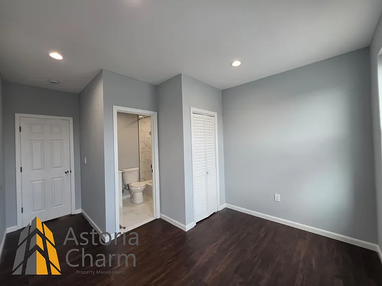 2920 E Madison St — Photo 21
