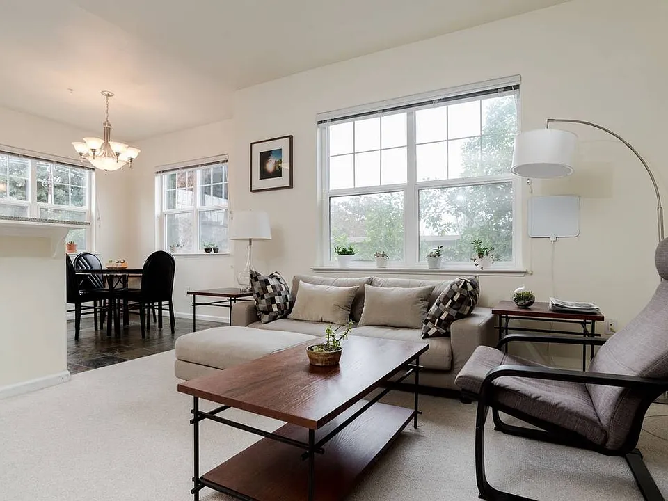 453 E Okeefe St #102