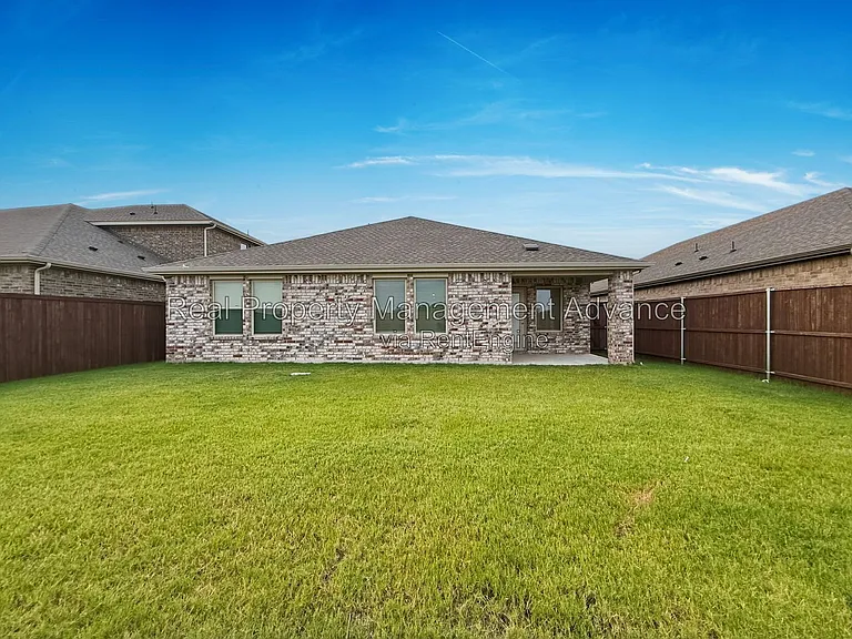 1629 Topaz Trl — Photo 2