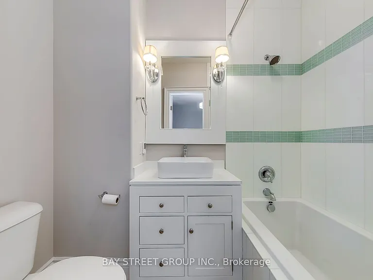 452 Avon Cres — Photo 40