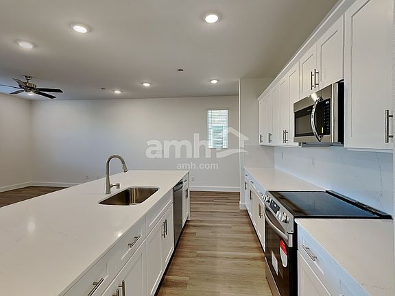 4th image of 4522 Camden Bridge St