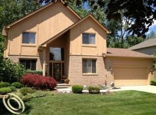 7571 Maple Dr, Westland, MI 48185