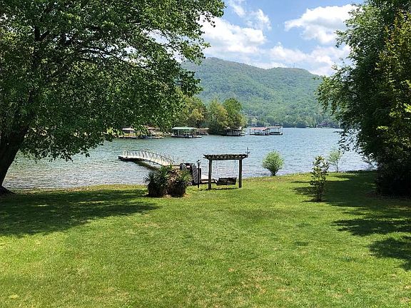 2nd image of 1554 Trout Ln