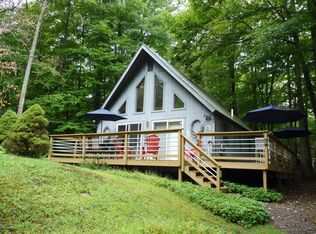 123 Outer Dr, Pocono Lake, PA 18347