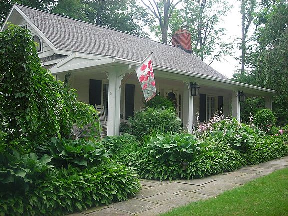 FRONT GARDENT & PORCH
