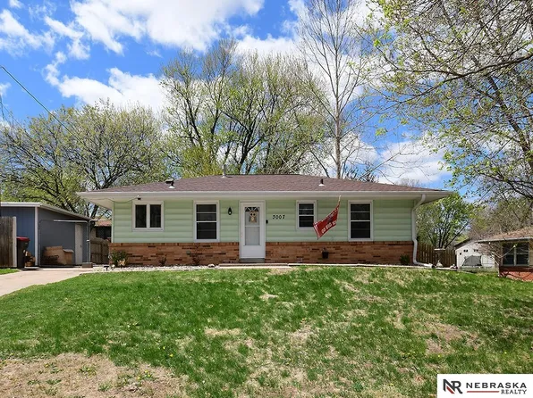 3007 NW 52nd St, Lincoln, NE 68524