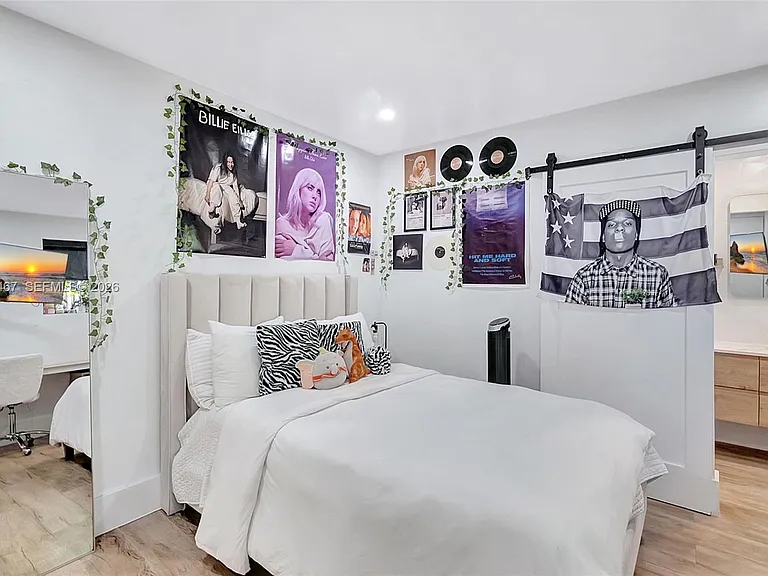 7711 Miami View Dr — Photo 20
