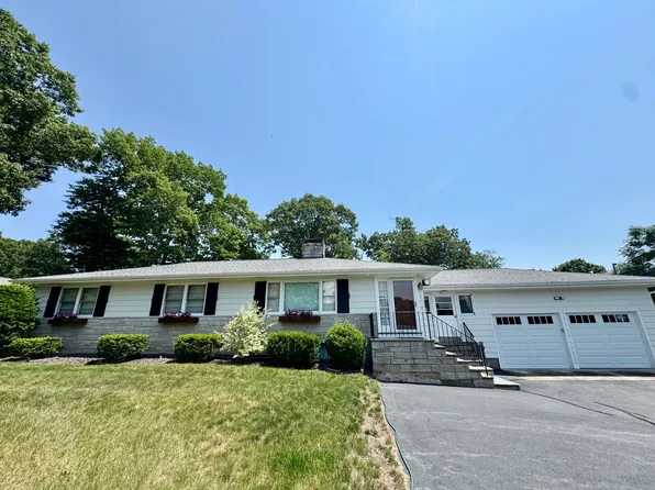 9 Knollwood Dr, Branford, CT 06405