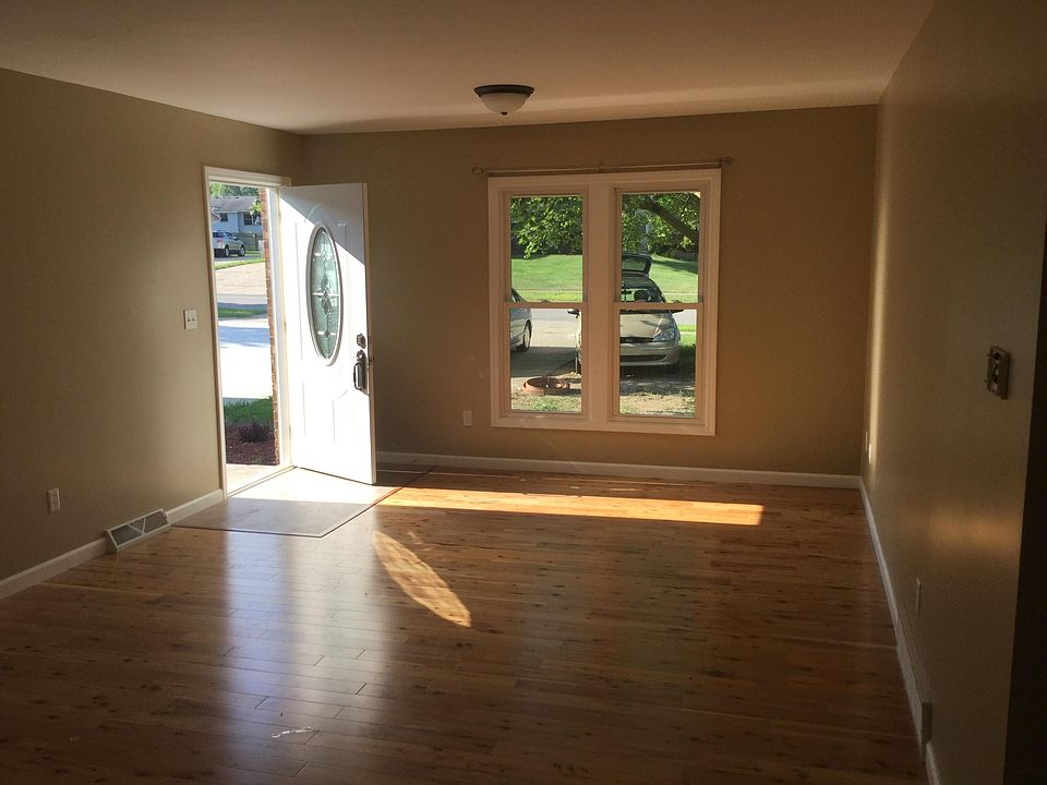 1st image of 1275 Gentian Dr SE