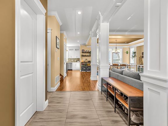 4th image of 33116 Tunbridge Ave