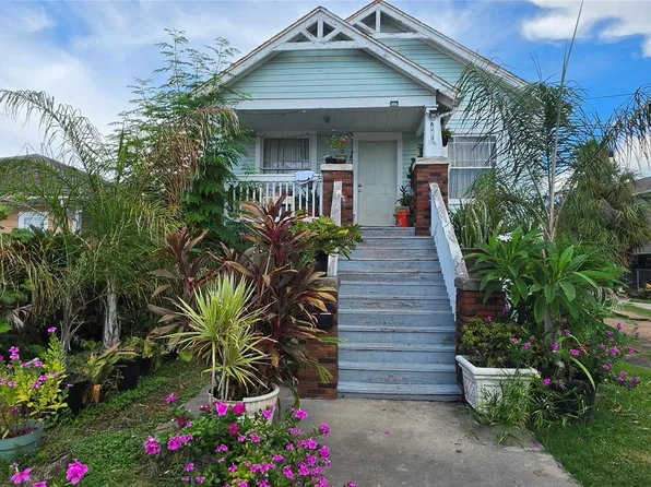 6020 Avenue Q 1/2, Galveston, TX 77551