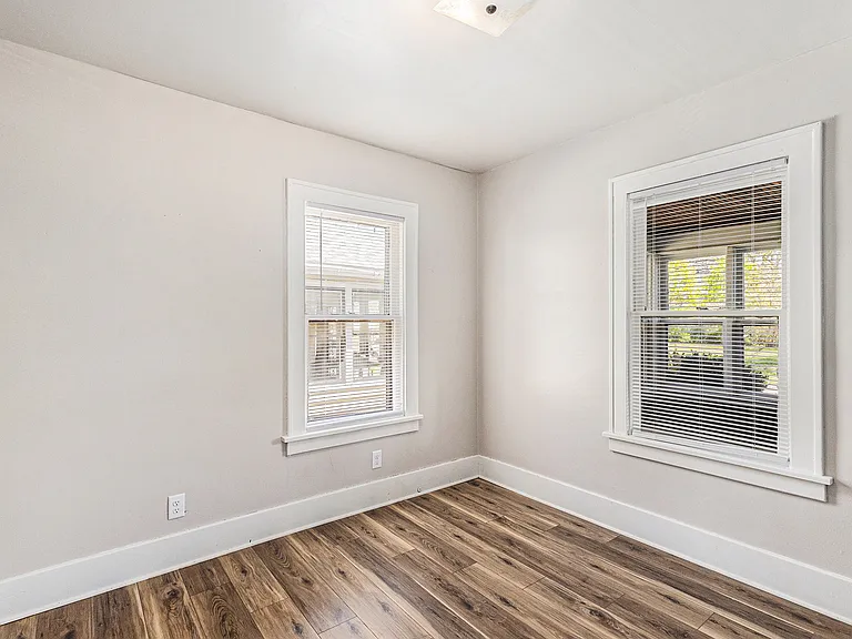 1089 Sophia St — Photo 13