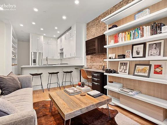3rd image of 130 Jane St #3D