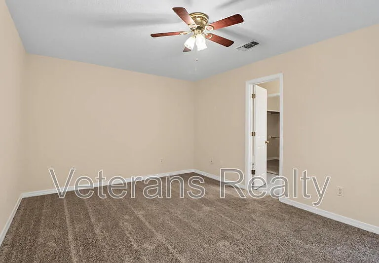 3001 Lamont Rd — Photo 11