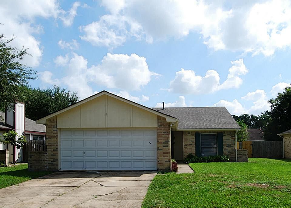 1st image of 10719 Highland Woods Dr