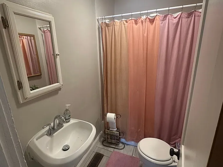 1001 E Loren St — Photo 5