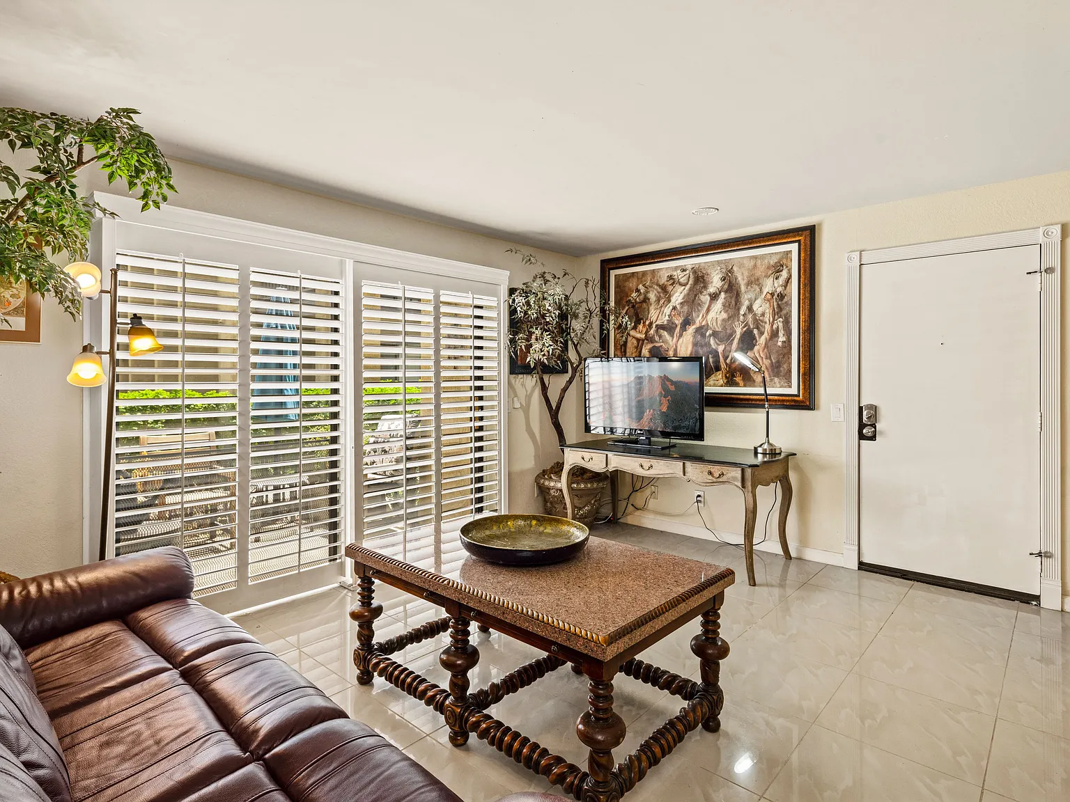 2 bed, 906 sqft, $1,975 — Photo 3
