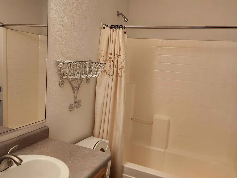 9214 W Pierson St — Photo 5