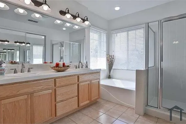 4 bed, 1700 sqft, $3,550 — Photo 2