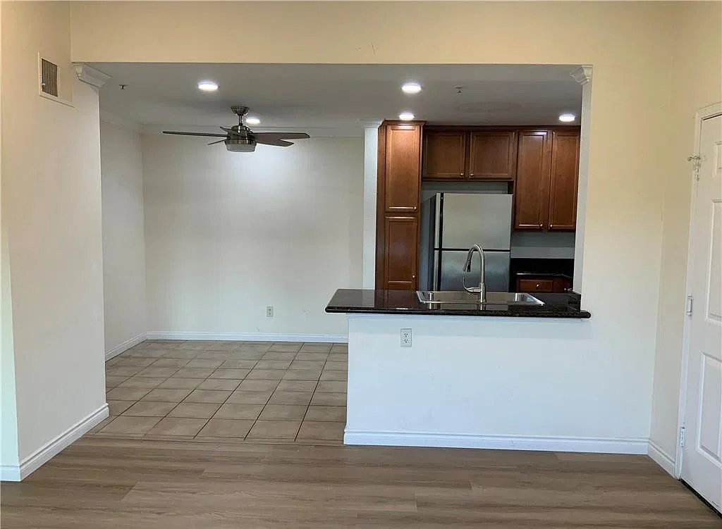 1 bed, 724 sqft, $2,200 — Photo 2
