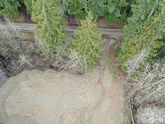 3rd image of 721 E Phillips Lake Loop Road