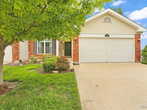 10276 Highbury Ln, Saint Louis, MO 63123